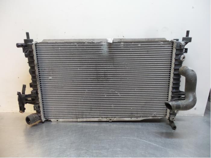 Radiateur van een Opel Zafira B (Zafira B 05-), Gebruikt, -, -, Opel