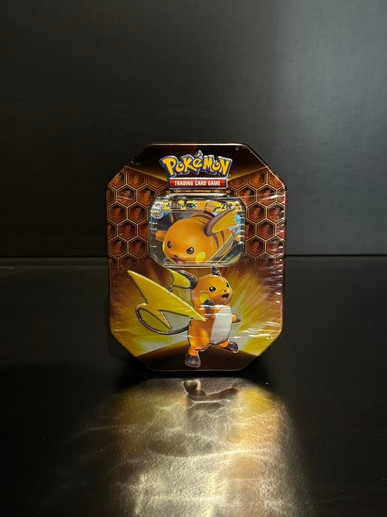 Hidden Fates: Raichu GX Tin, Hobby en Vrije tijd, Verzamelkaartspellen | Pokémon, Ophalen of Verzenden, Nieuw, Overige typen