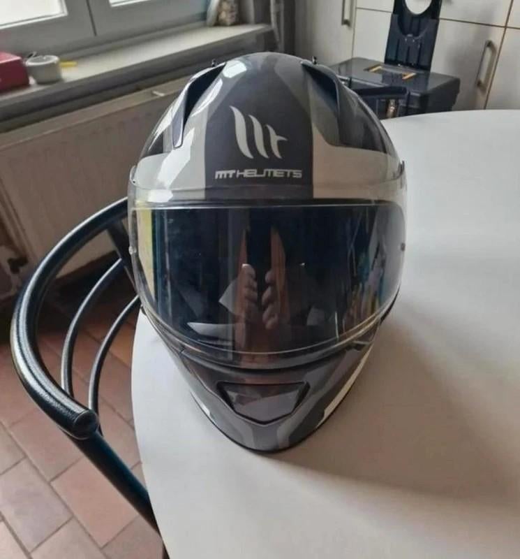 helm maat xl, Fietsen en Brommers, Brommerhelmen, Ophalen, Zo goed als nieuw, Extra large of groter, MT Helmets