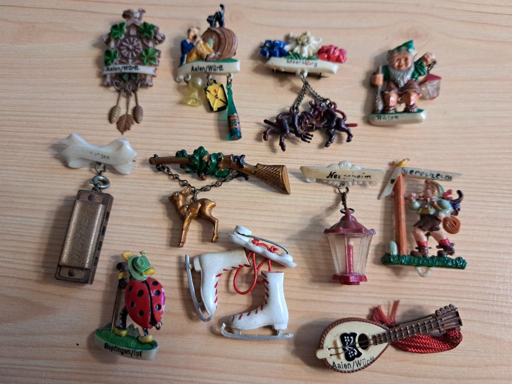 c1920 Duitse celluloid brochespeldjes, Hohner harmonika, Verzenden, Gebruikt, Figuurtje, Speldje of Pin