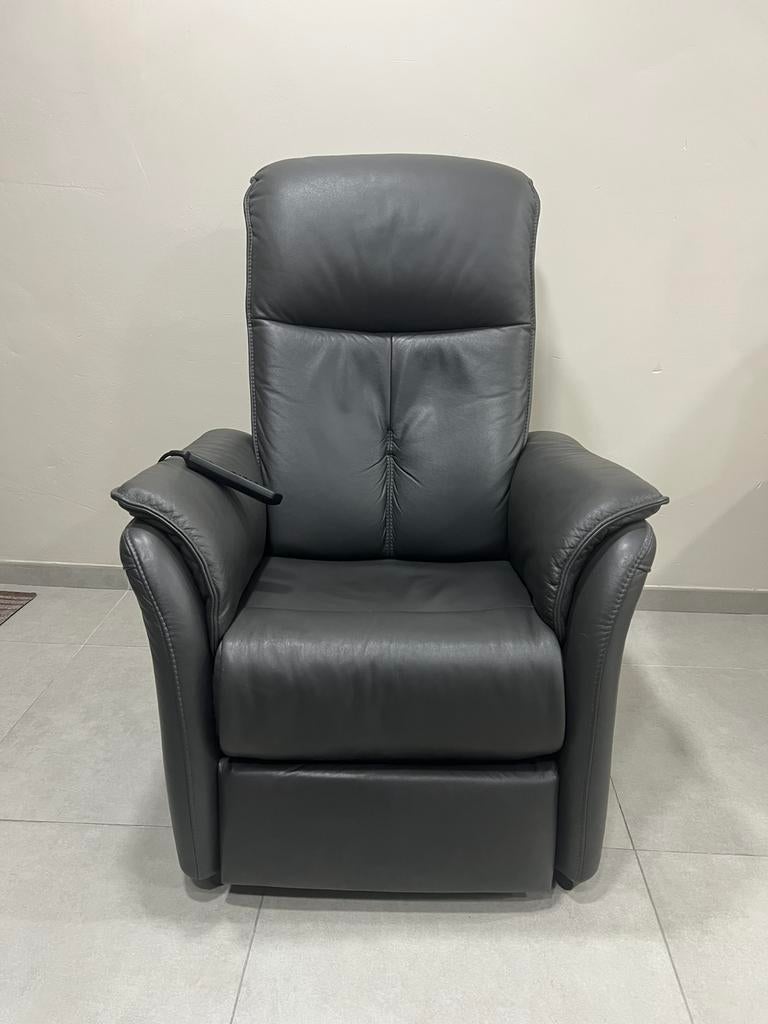 ELEKTRISCHE RELAXZETEL HUKLA MET 2 MOT. + GRATIS LEVERING!!, Huis en Inrichting, ., Leer, Ophalen of Verzenden, Zo goed als nieuw