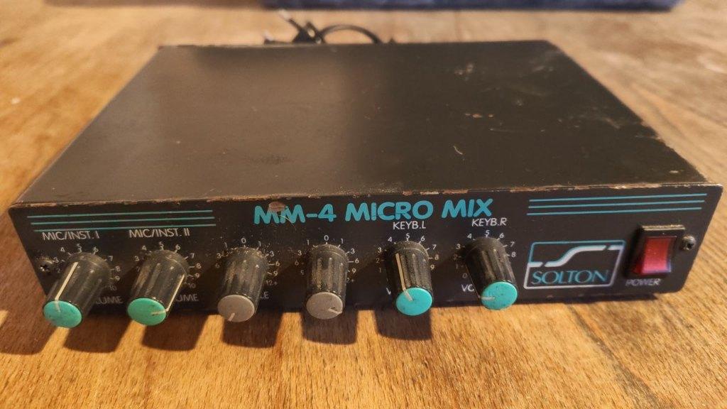Mixeur Solton MM-4, Enlèvement, Utilisé, Moins de 5 canaux, Entrée micro