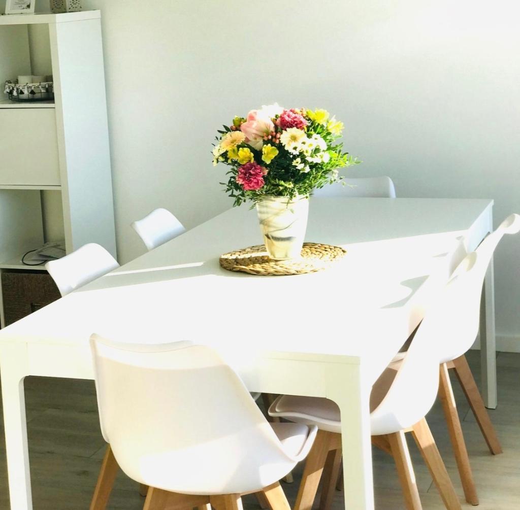 Table blanche extensible + chaises, Maison & Meubles, Cinq personnes ou plus, Enlèvement, Utilisé, 50 à 100 cm