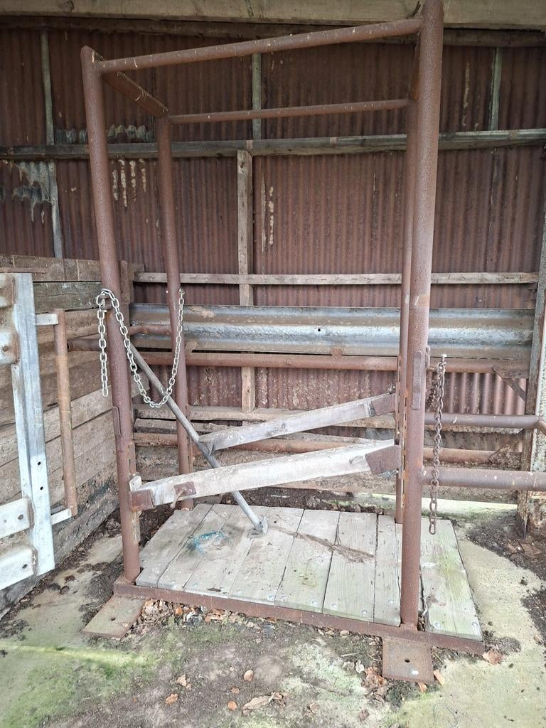 Hoefstal trekpaard, Enlèvement