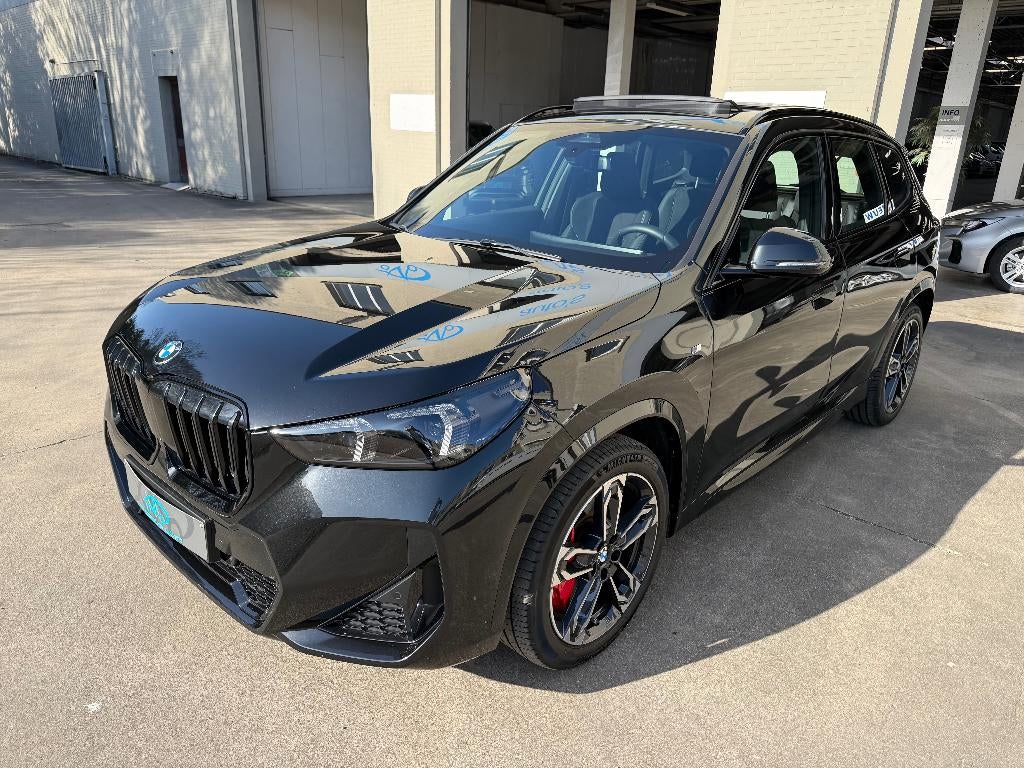 BMW X1 1.5iA sDrive18 M-Sport Pro Pano Camera 19" LED, Auto's, Zwart, 5 zetels, 5 deurs, SUV of Terreinwagen