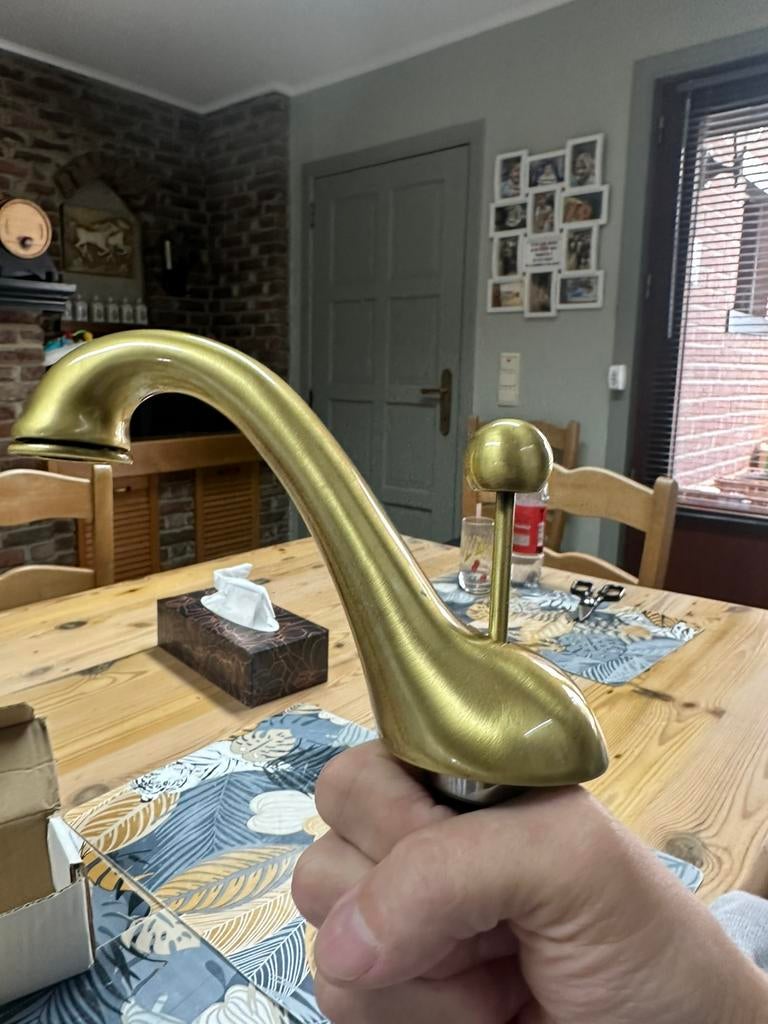 TRÈS BEAU ROBINET EN BRONZE, Bricolage & Construction, Sanitaire, Robinet, Pierre, Enlèvement