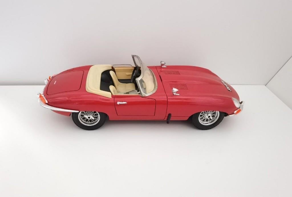 JAGUAR XK Type E Cabrio Serie1 Red 1/18 BURAGO Premium Neuve, Hobby en Vrije tijd, Modelauto's | 1:18, Ophalen of Verzenden, Nieuw