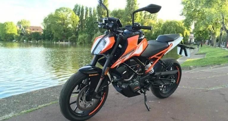 Moto KTM Duke 125, Motos, Motos | KTM, Permis Moto A, 2 cylindres, Particulier, Éclairage LED