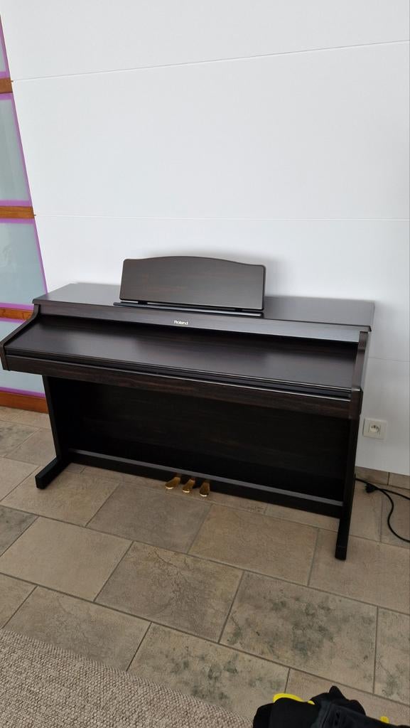 Roland Hp 3e digitaal in mahonie houtafwerking, Musique & Instruments, Pianos, Enlèvement