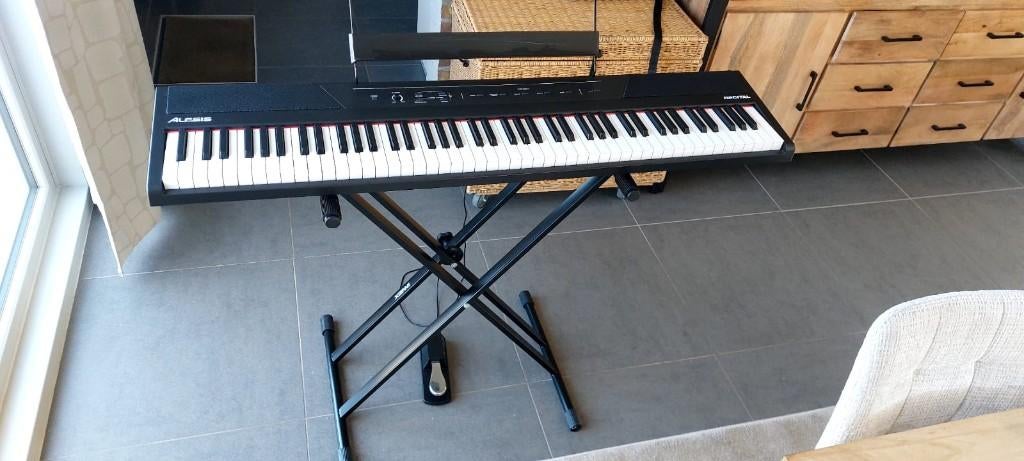 Electrische piano Alesis recital, Muziek en Instrumenten, Piano's, Ophalen, Gebruikt, Zwart, Piano