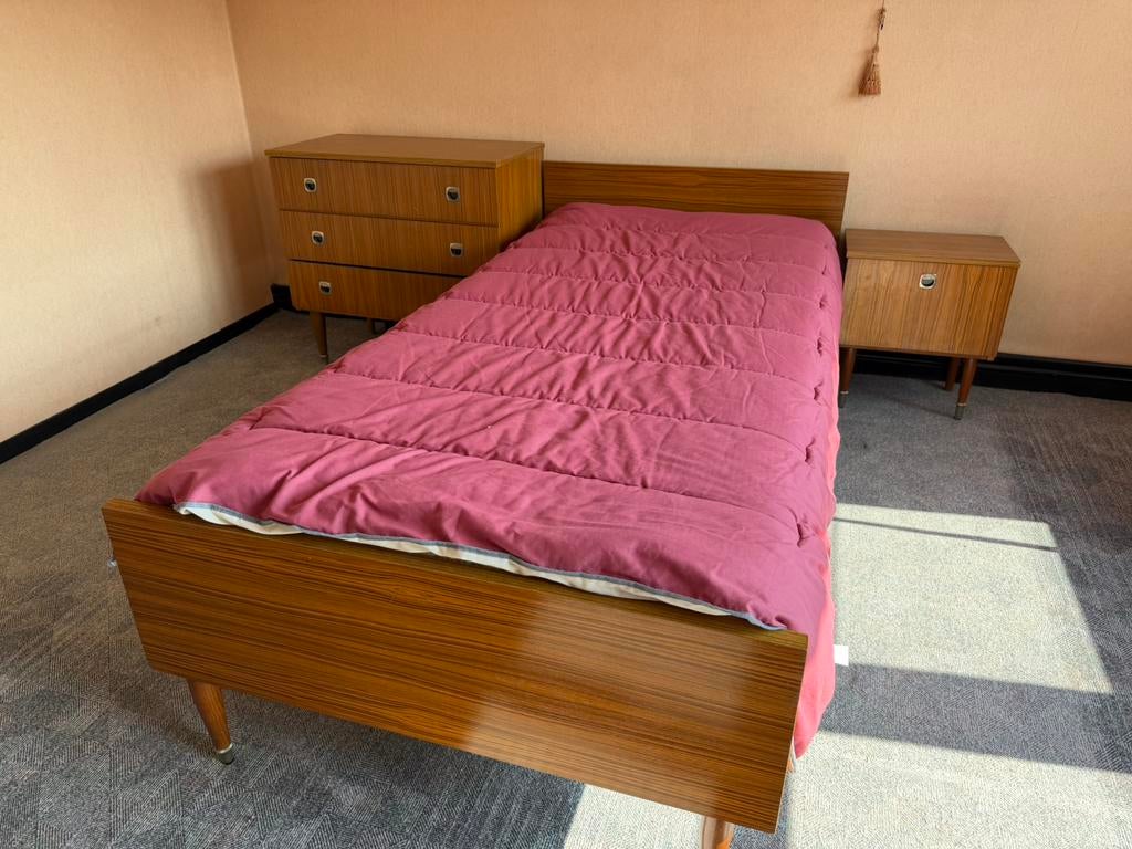 Bed met nachtkast en dressoir, Huis en Inrichting, Slaapkamer | Complete slaapkamers, Ophalen, Gebruikt, Eenpersoons