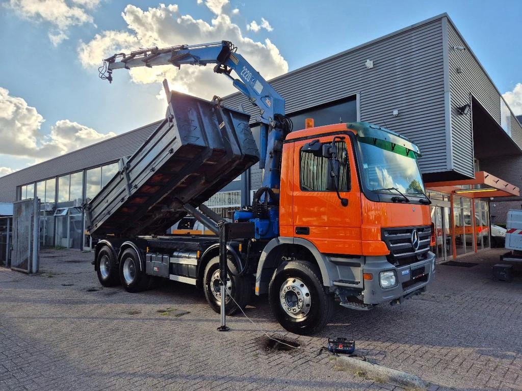 Mercedes-Benz Actros 3241 8X4 Containersysteem/ 20T HMF cran, Autos, Achat, 408 ch, Entreprise, Boîte manuelle
