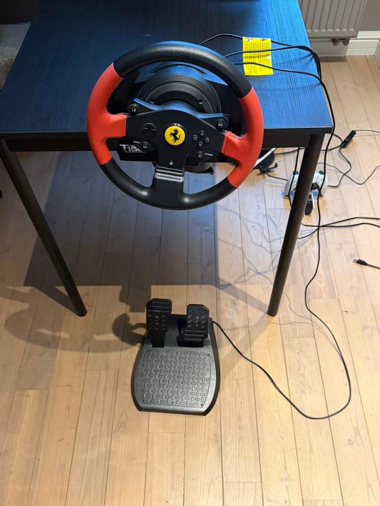 Stuurwiel en pedalen. Thrustmaster T150 Ferrari edition., Ophalen, Zo goed als nieuw, Stuur of Pedalen, PlayStation 3