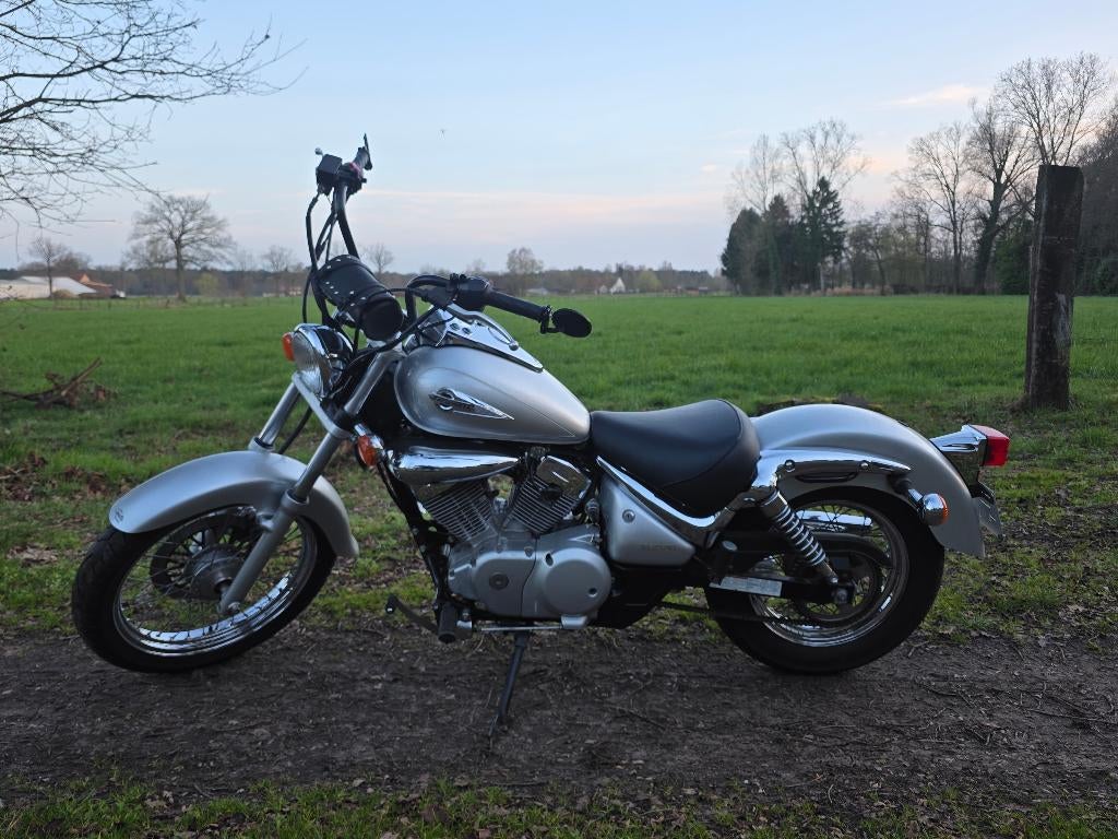 Suzuki Intruder VL 125, 2 cylindres, Particulier, 125 cm³, Jusqu'à 11 kW