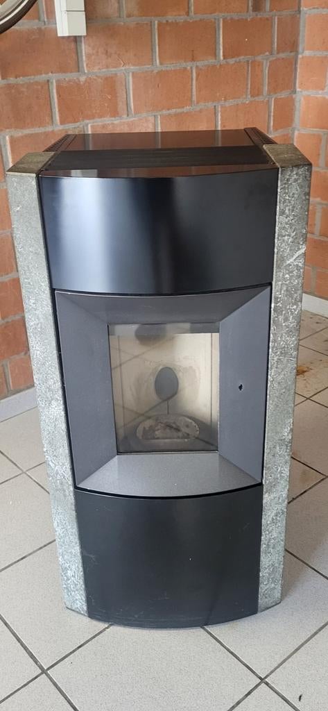 Saey palletkachel neema. Maten staan op foto, Ophalen, Zo goed als nieuw, Vrijstaand, Pelletkachel
