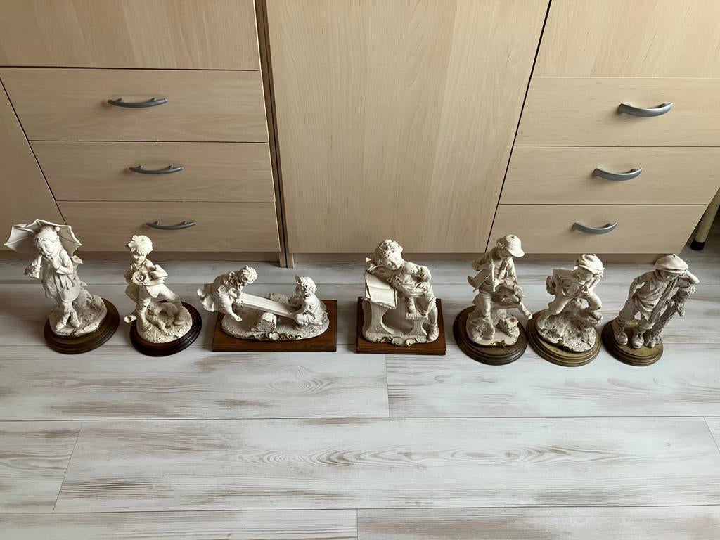 Beelden in plaaster ophouten sokkel, Ophalen, Gebruikt