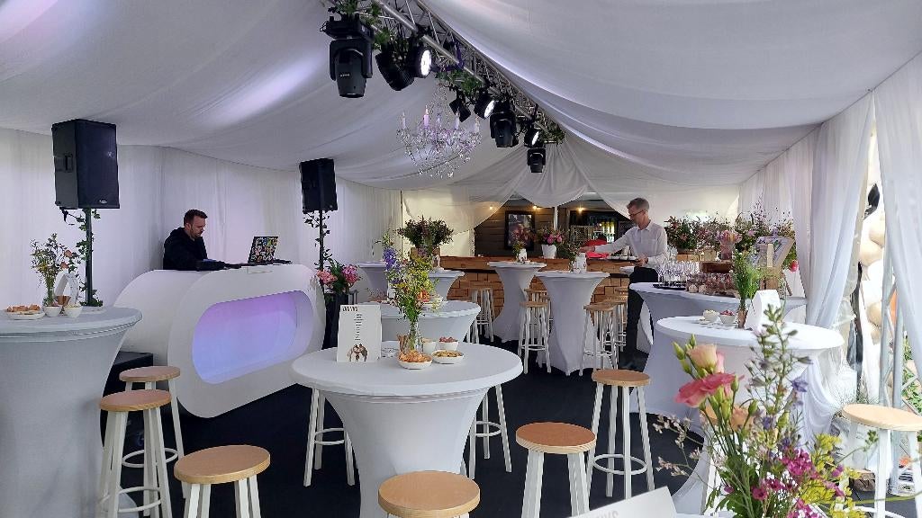 Verhuur van feestmateriaal en partytenten., Enlèvement, Comme neuf