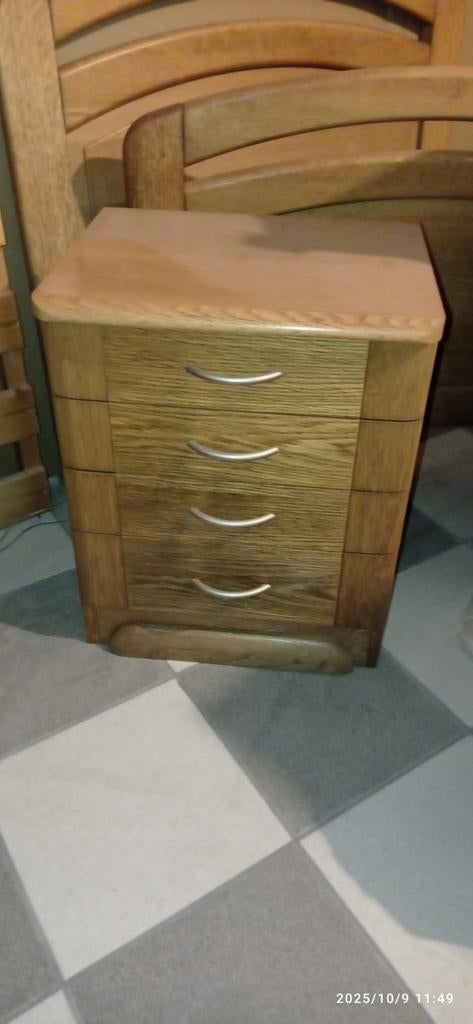 Licht eiken nachtkastje, Ophalen, Zo goed als nieuw