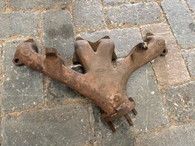 Triumph TR2-3-3A uitlaat spruitstuk, Enlèvement