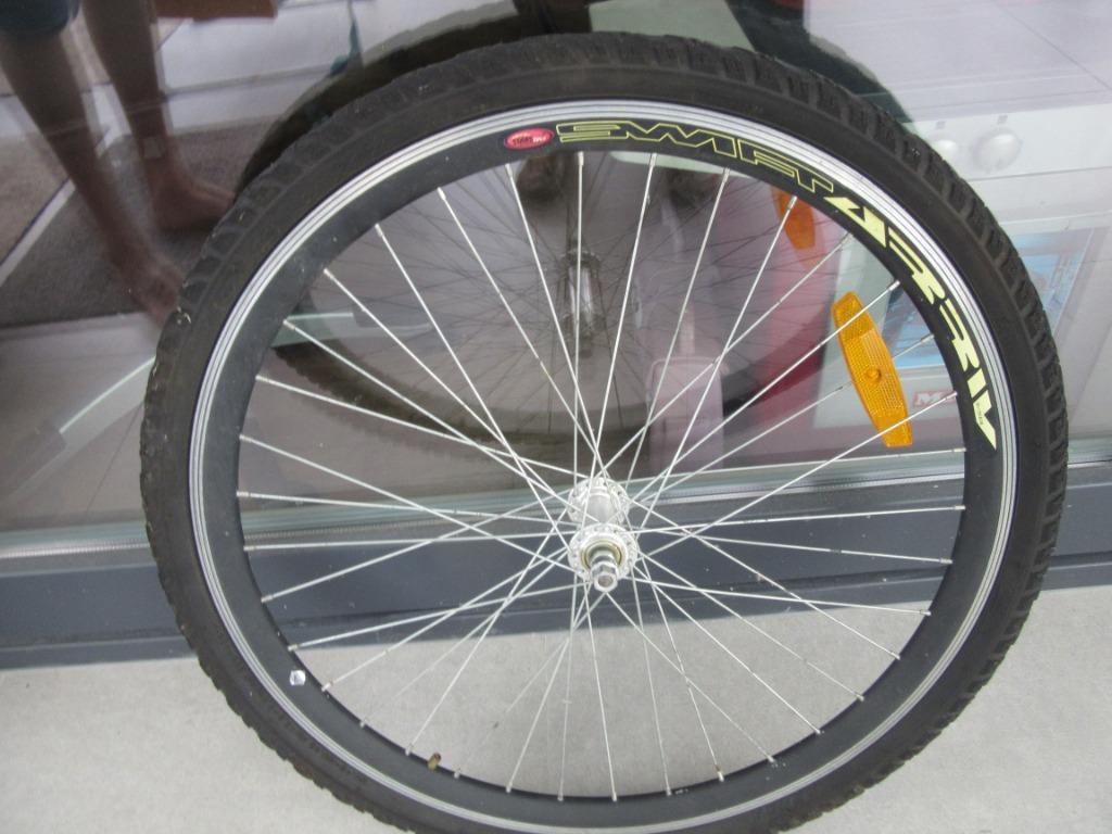 fiets wiel en buitenband 20 euro maat 26, Fietsen en Brommers, Ophalen, Zo goed als nieuw