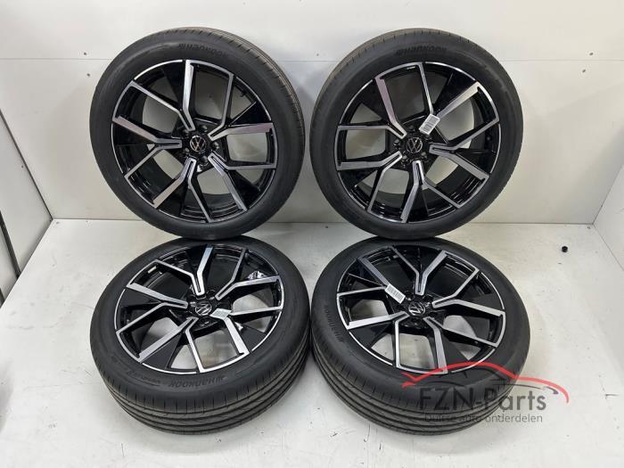 Sportvelgenset + banden Volkswagen Tiguan (24018544), Ophalen of Verzenden, Nieuw, Overig, Band(en)