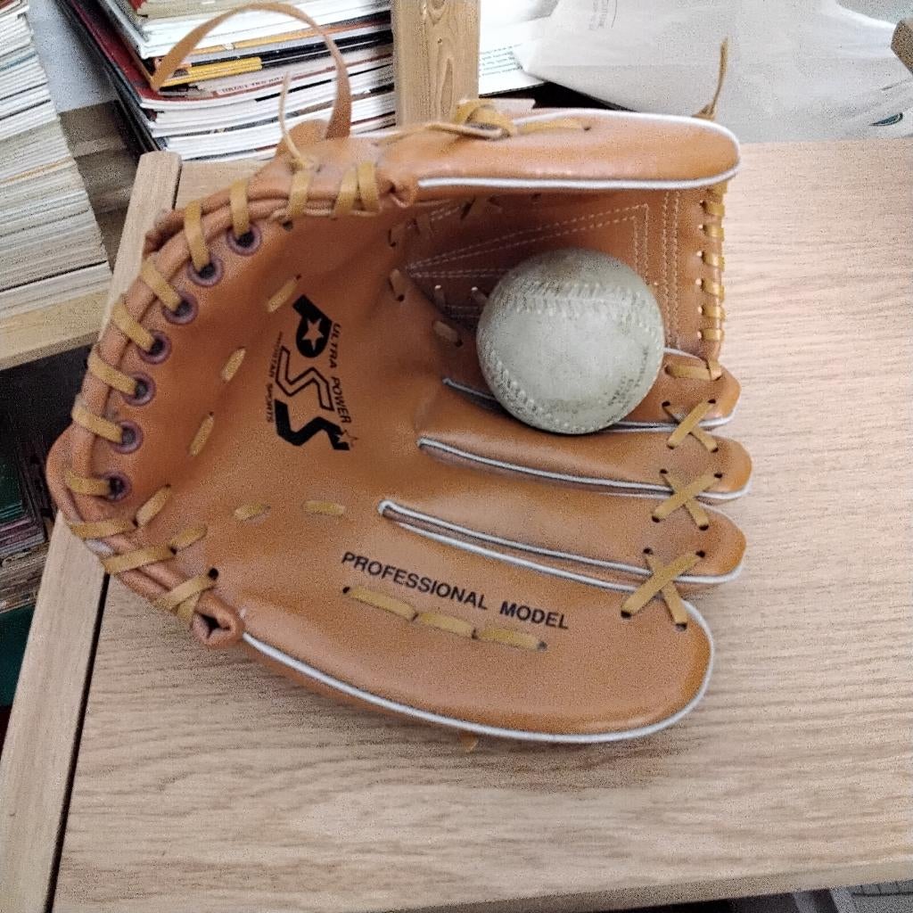 Honkbalhandschoen, Sport en Fitness, Honkbal en Softbal, Ophalen of Verzenden, Gebruikt, Bal