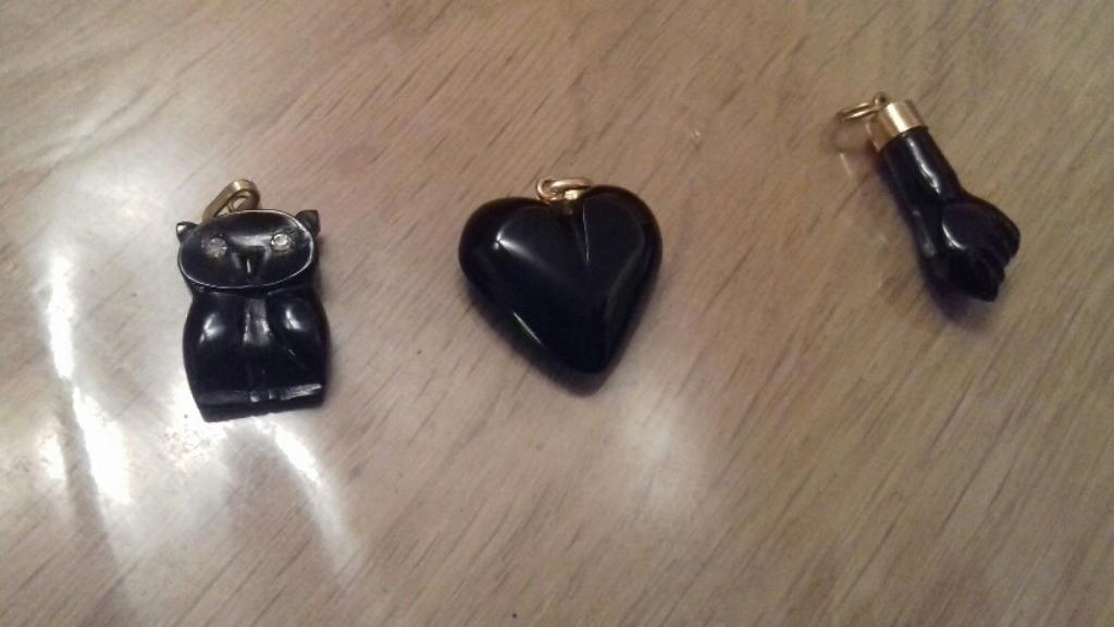 pendentif azabache artisanat Asturies, Ophalen of Verzenden, Nieuw, Zwart, Steen of Mineraal