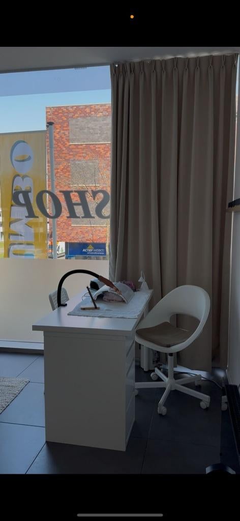 Bureau/nageltafel incl. 2 stoelen voor salon of studie, Huis en Inrichting, Bureaus, Ophalen, Zo goed als nieuw