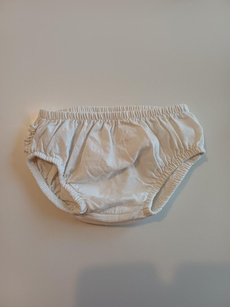 Wit broekje met ruches maat 74 Zeeman, Kinderen en Baby's, Babykleding | Maat 74, Gebruikt, Meisje, Broekje, Ophalen of Verzenden