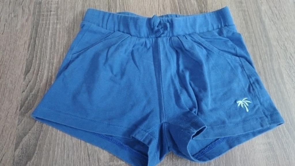 short 104, Enfants & Bébés, Vêtements enfant | Taille 104, Pantalon, C&A, Enlèvement, Utilisé