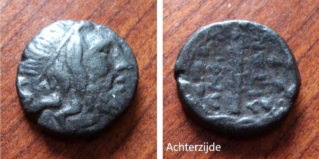 Zeer oud Grieks bronzen muntje Filips II (359-336 bc.), Postzegels en Munten, Ophalen of Verzenden, Italië, Losse munt