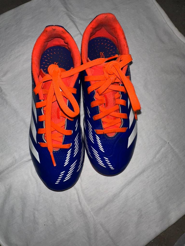 Adidas Predator- crampons football. 33, Enlèvement ou Envoi, Comme neuf, Chaussures