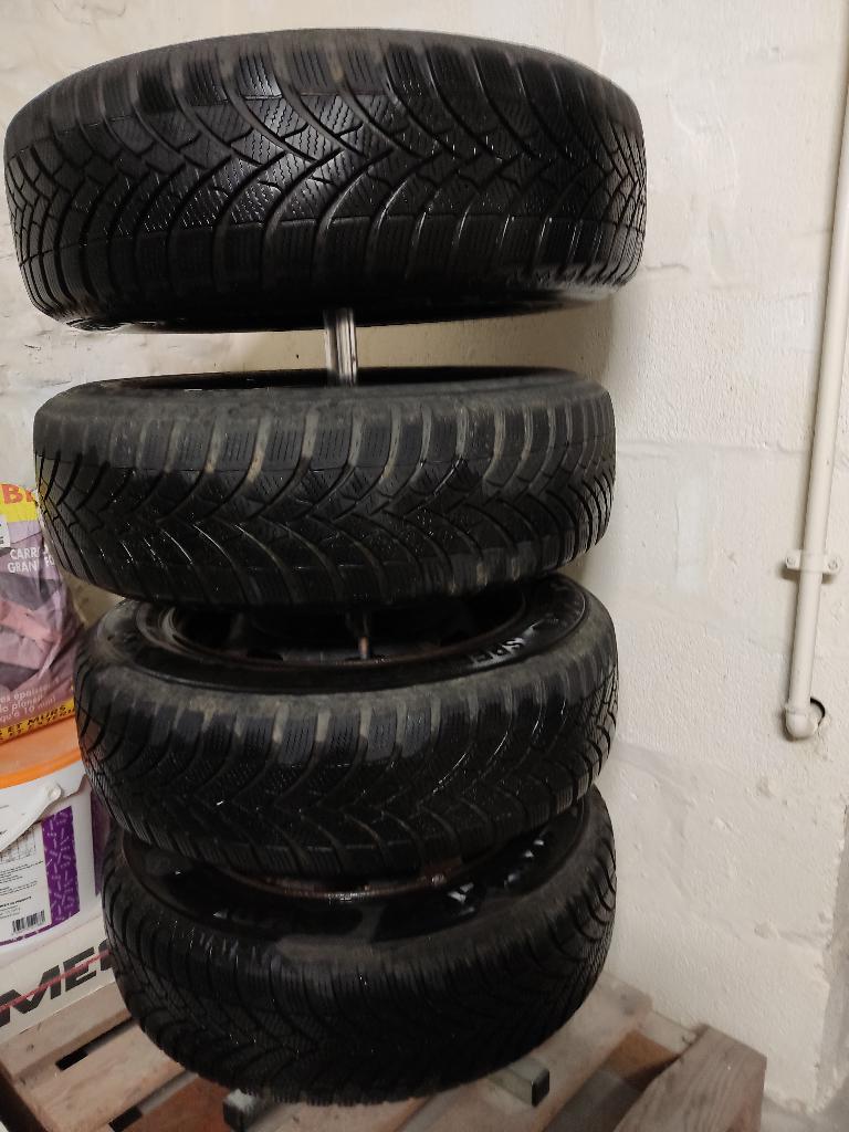 4 pneus hiver 185/65R15 88T + 4 jantes 15 pouces, Autos : Pièces & Accessoires, Pneus & Jantes, Pneus et Jantes, Pneus hiver, 15 pouces