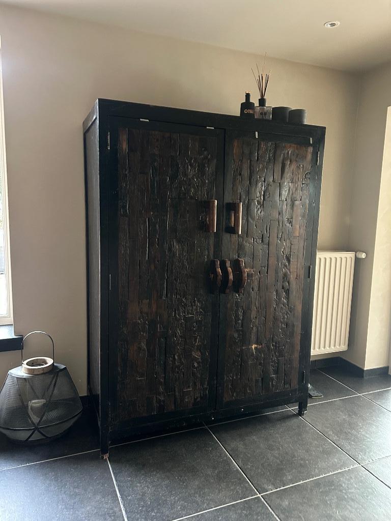 Antieke afrikaanse kast, Ophalen