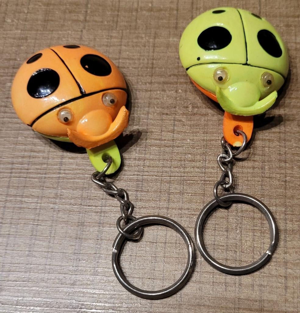 2 oude sleutelhangers: lieveheersbeestjes, Verzamelen, Ophalen of Verzenden, Gebruikt, Knuffel of Figuurtje