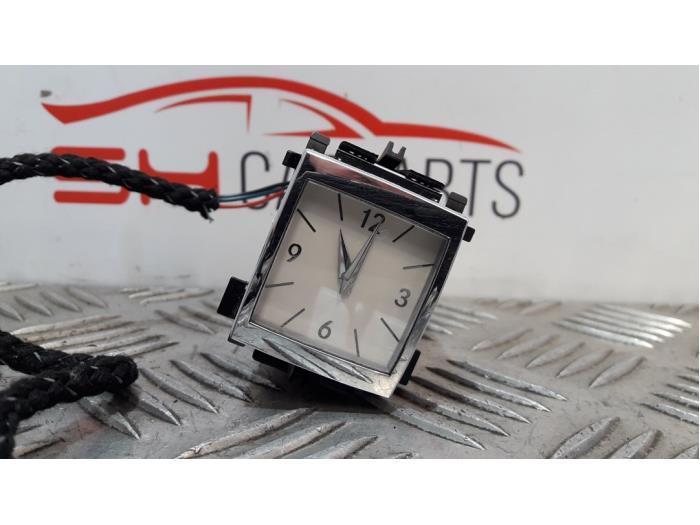 Horlogerie d'un Mercedes S-Klasse, Autos : Pièces & Accessoires, Autres pièces automobiles, Mercedes-Benz, Utilisé, 3 mois de garantie