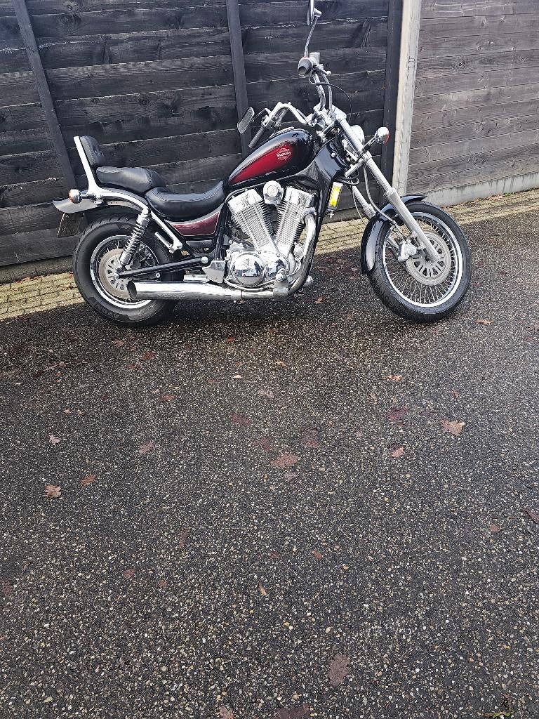 Suzuki Intruder VS1400, complètement original, Motos, Plus de 35 kW, Chopper, 2 cylindres, Particulier