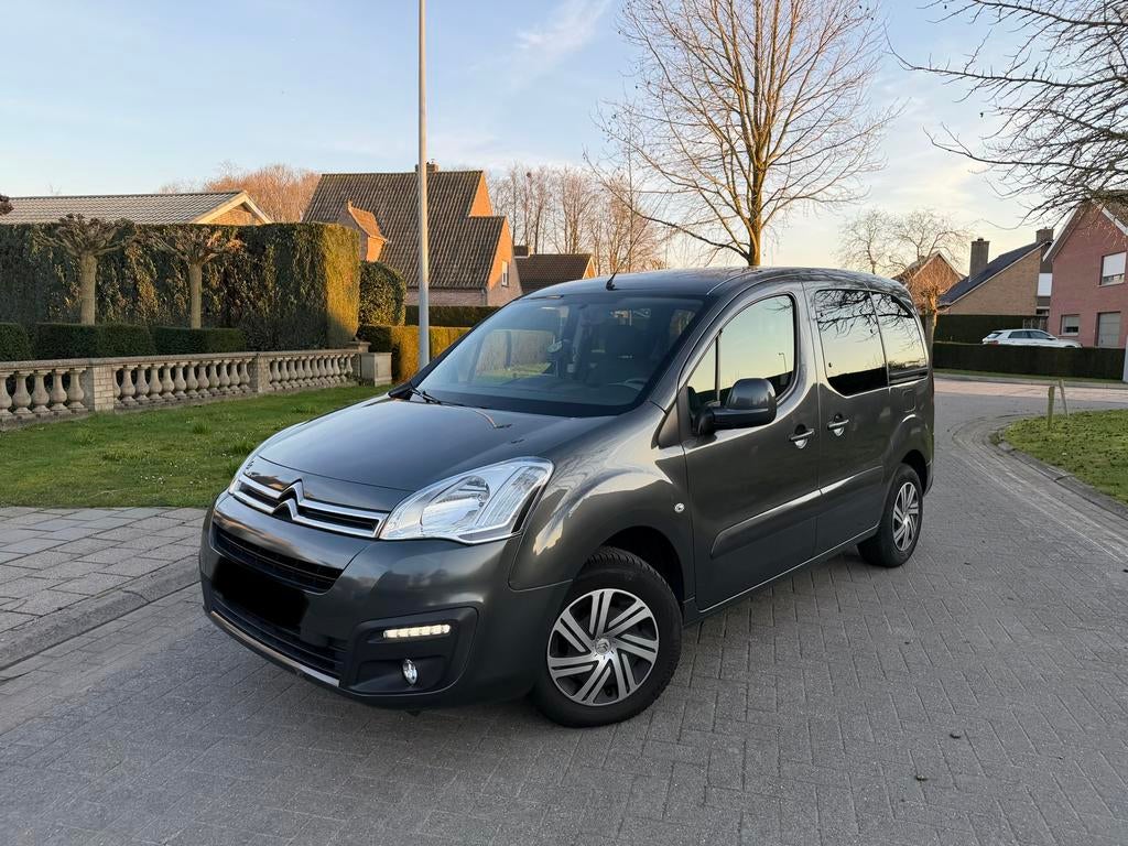 Citroën Berlingo 2017 avec 82 000 km, Argent ou Gris, Achat, Boîte manuelle, Entretenue par le concessionnaire
