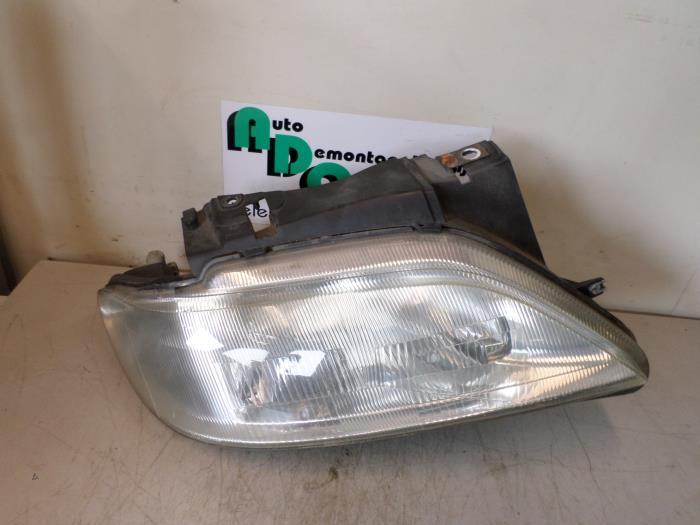Phare droit d'un Citroen Xsara (Xsara 97-), -, 3 mois de garantie, Utilisé, -