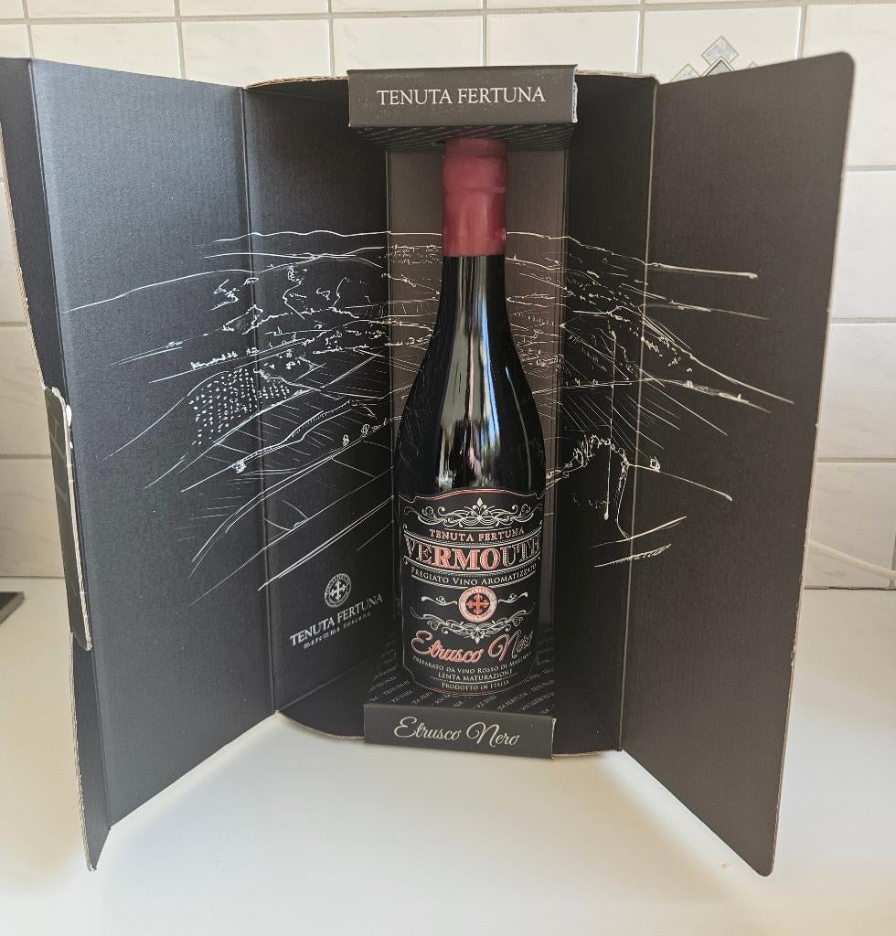 Tenuta Fertuna VERMOUTH Etrusco Nero, Verzamelen, Wijnen, Ophalen of Verzenden, Nieuw, Italië, Rode wijn