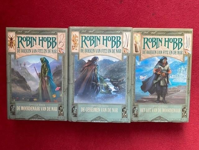 ROBIN HOBB DE BOEKEN VAN FITZ EN DE NAR DE COMPLETE TRILOGIE, Livres, Enlèvement ou Envoi