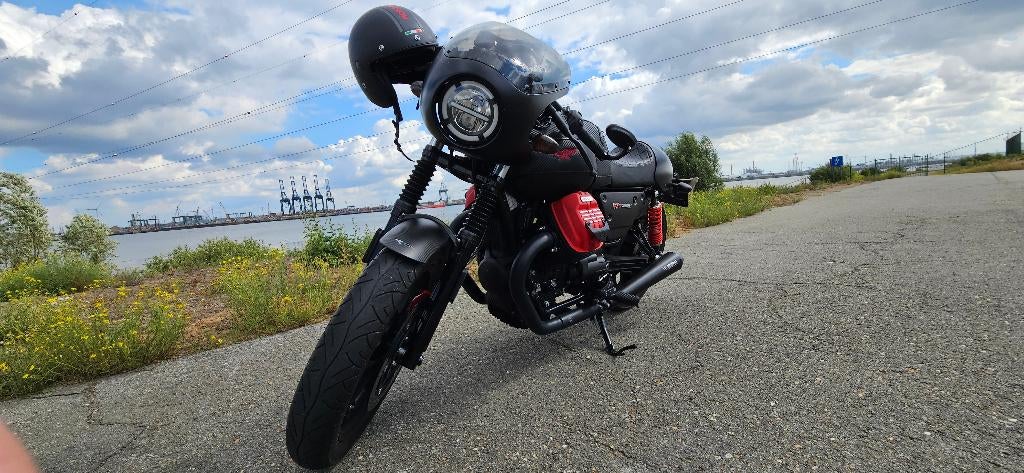 Moto Guzzi V7 III  Carbon Dark, Motoren, 750 cc, 2 cilinders, Meer dan 35 kW, Minimaal motorrijbewijs A2