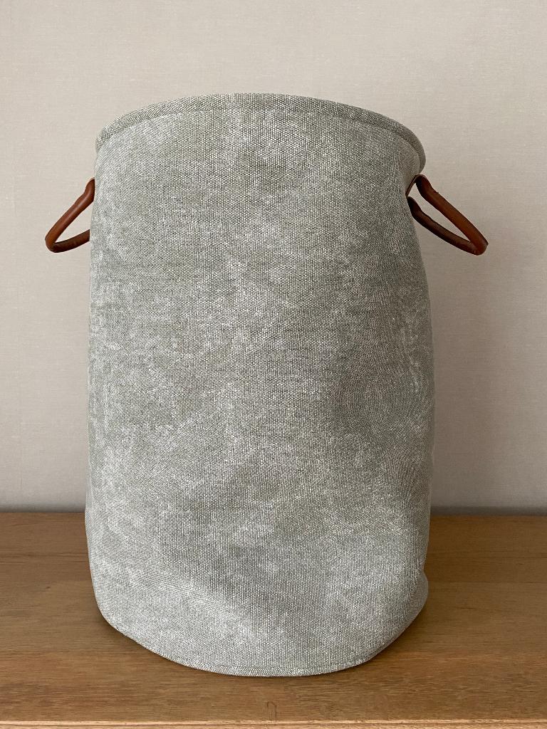 Linnenmand Aquanova, Huis en Inrichting, Ophalen, Zo goed als nieuw