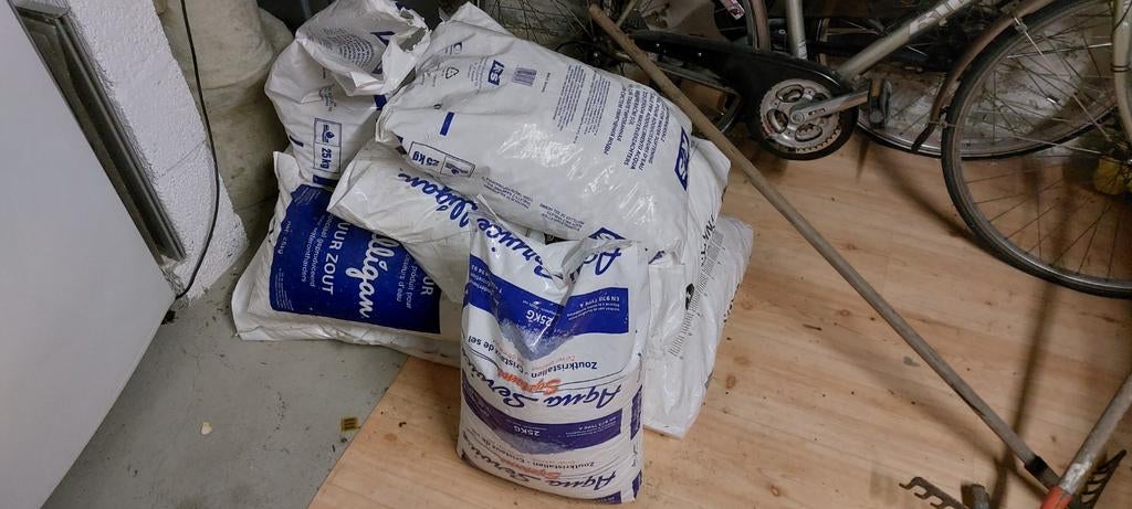 10 zakken regeneratiezout, Ophalen