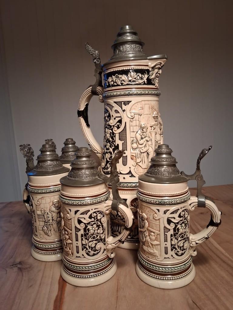 Originele Duitse bierkan met bierpullen, Ophalen