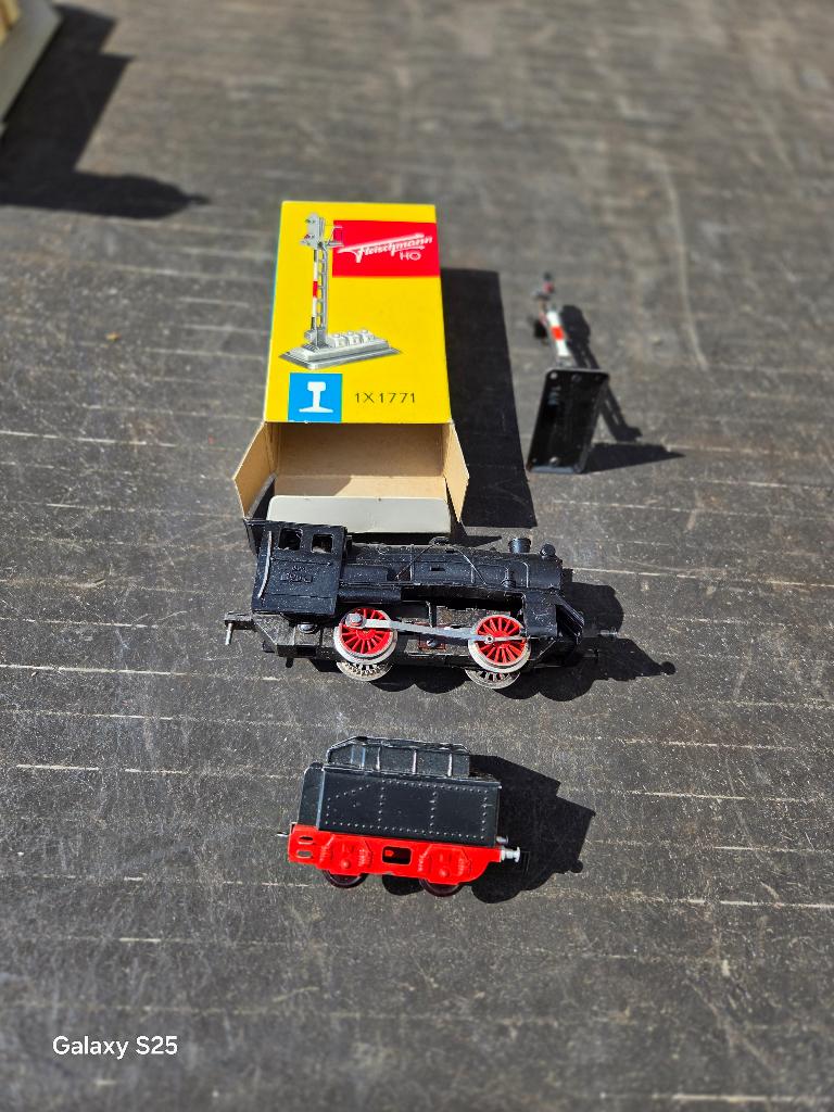 LOCOMOTIVE FLEISCHMANN 1305+SIGNAL FLEISCHMANN 1771 FONCTI, Hobby & Loisirs créatifs, Trains miniatures | HO, Enlèvement ou Envoi
