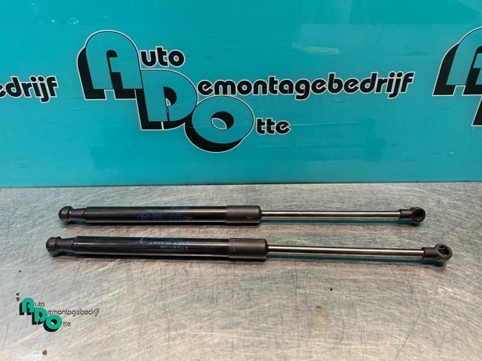 Set Gasdempers Achterklep van een Renault Twingo (Twingo 07-, Gebruikt, -, Renault, -