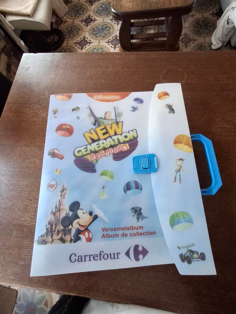 Collection complète de pin's Disney, Collections, Enlèvement