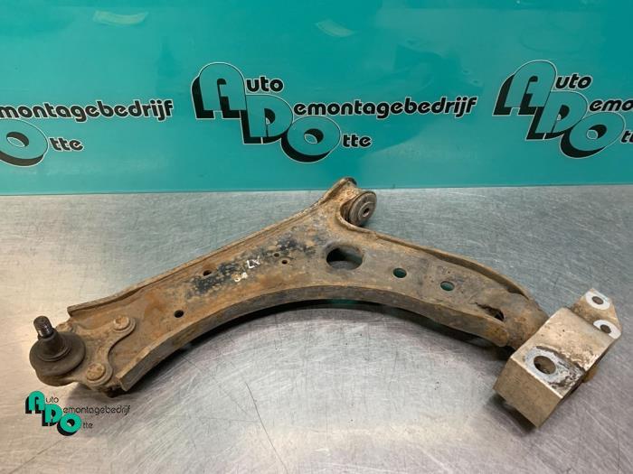 Bras de suspension avant gauche d'un Volkswagen Caddy (Caddy, Autos : Pièces & Accessoires, Suspension & Châssis, Volkswagen, Utilisé