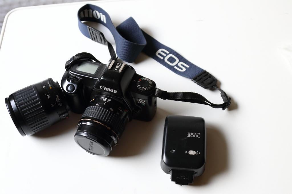 Canon Eos 1000N + lenzen en flitser, Audio, Tv en Foto, Ophalen of Verzenden, Gebruikt, Spiegelreflex, Canon